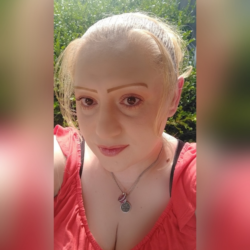 Meet your Posher, Taya